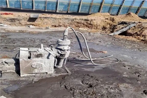 扎鲁特水泡基础注浆加固